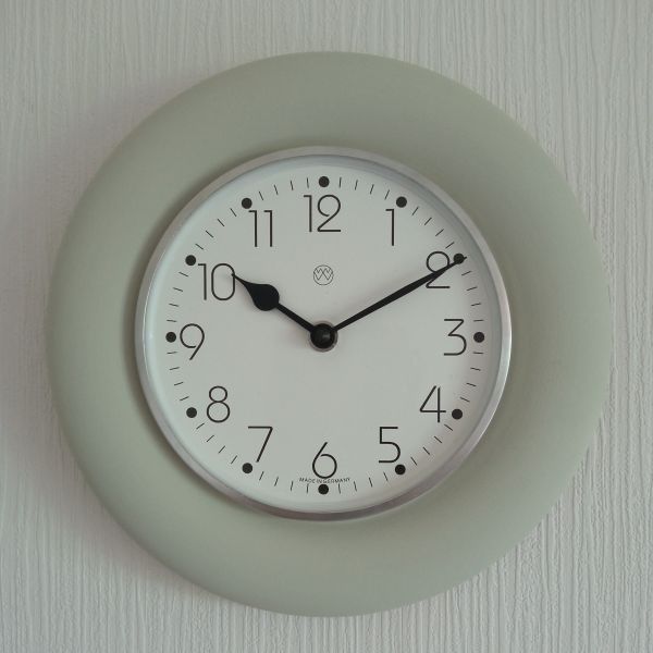 Biskuit-Keramik-Uhr, Grau