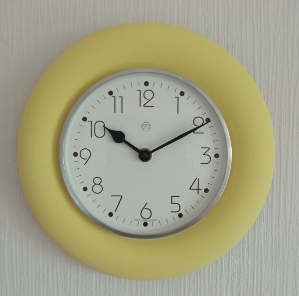 Biskuit-Keramik-Uhr, gelb